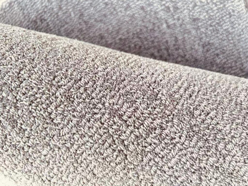 diferencia entre alfombras de lana anudadas a mano y acolchadas a máquina